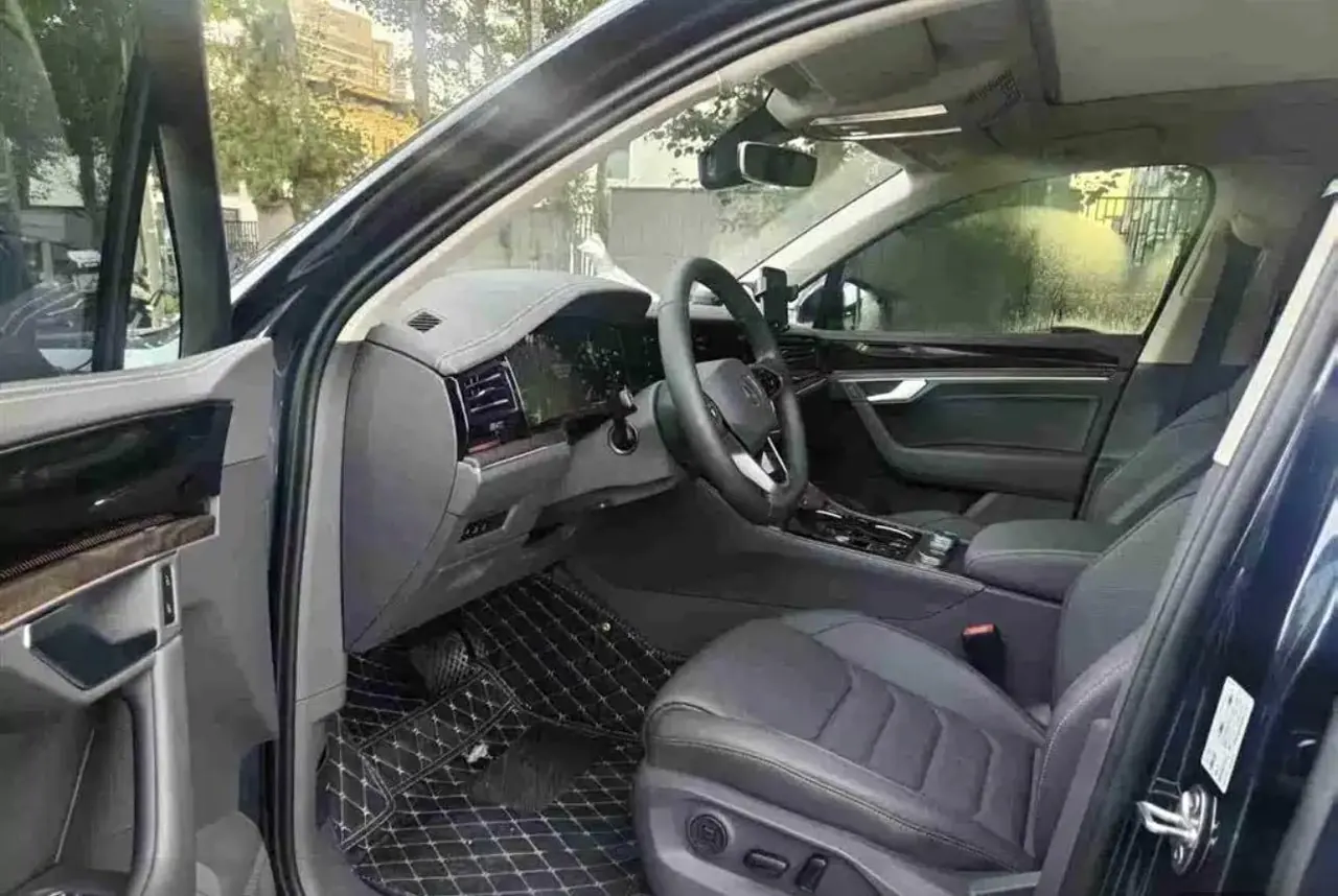 Volkswagen Touareg (Imported) 2025 Touareg 2.0TSI Sharp Shadow Edition Automatic Gear 4