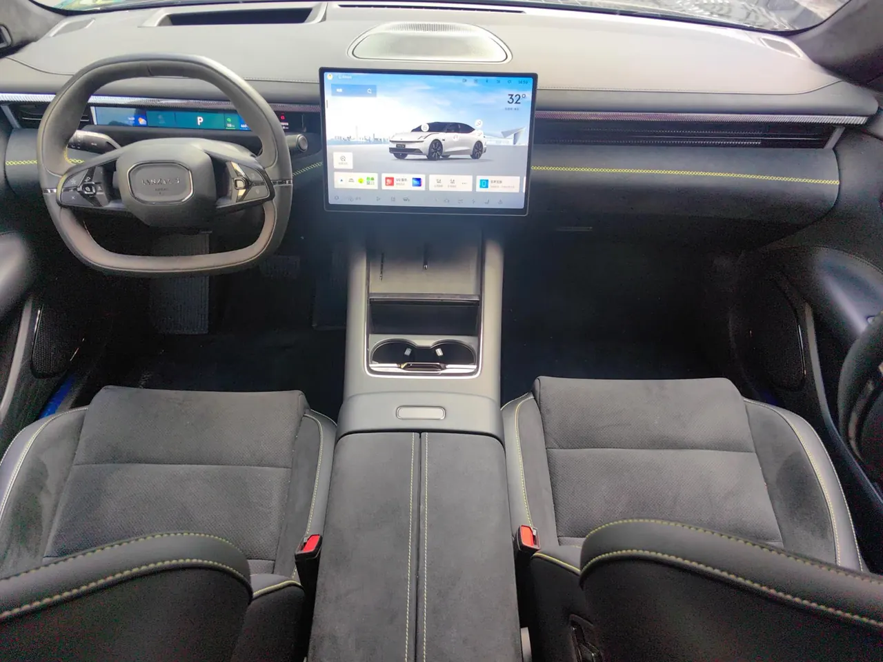 LYNK&amp;CO 2025 LYNK&amp;CO 10 EM-P 1.5T 240 four-wheel drive Ultra sports version automatic gear 5