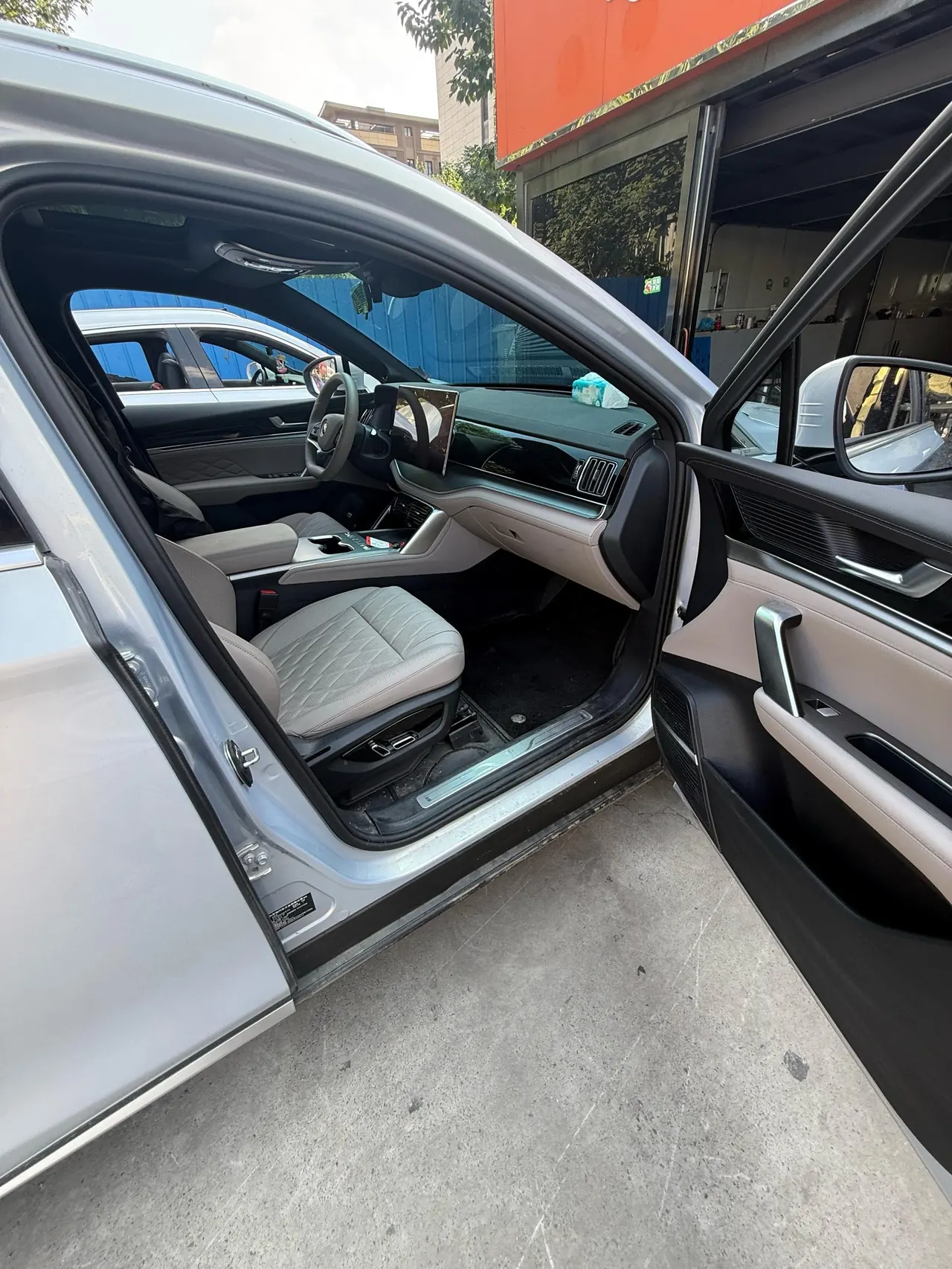 BYD Tang New Energy 2025 Tang DM-i 1.5T Stepless Smart Driving Edition 175KM Honorable Automatic Gear 8