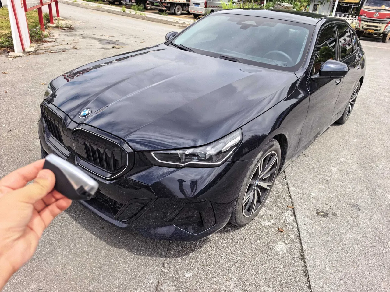 Open image lightbox: BMW 5 Series 2026 model 530Li 48V 2.0T Leading Edition M Sport Package Automatic