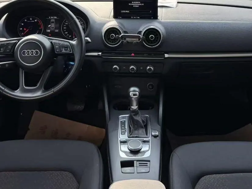 Audi 2020 A3 Limousine 1.4TFSI 35TFSI aggressive (modified) automatic gear 4