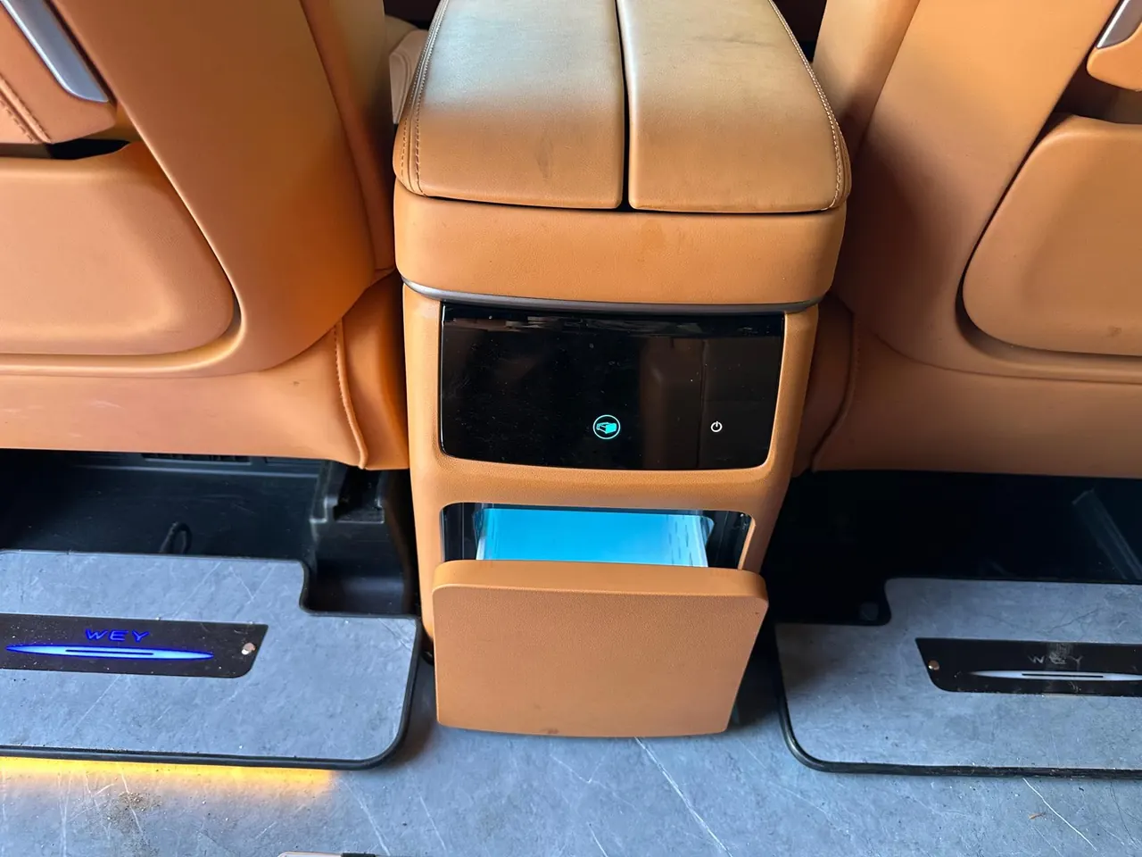 WEY 2025 VV7 Hi4 1.5T Four-Wheel-Drive Automatic Model 11