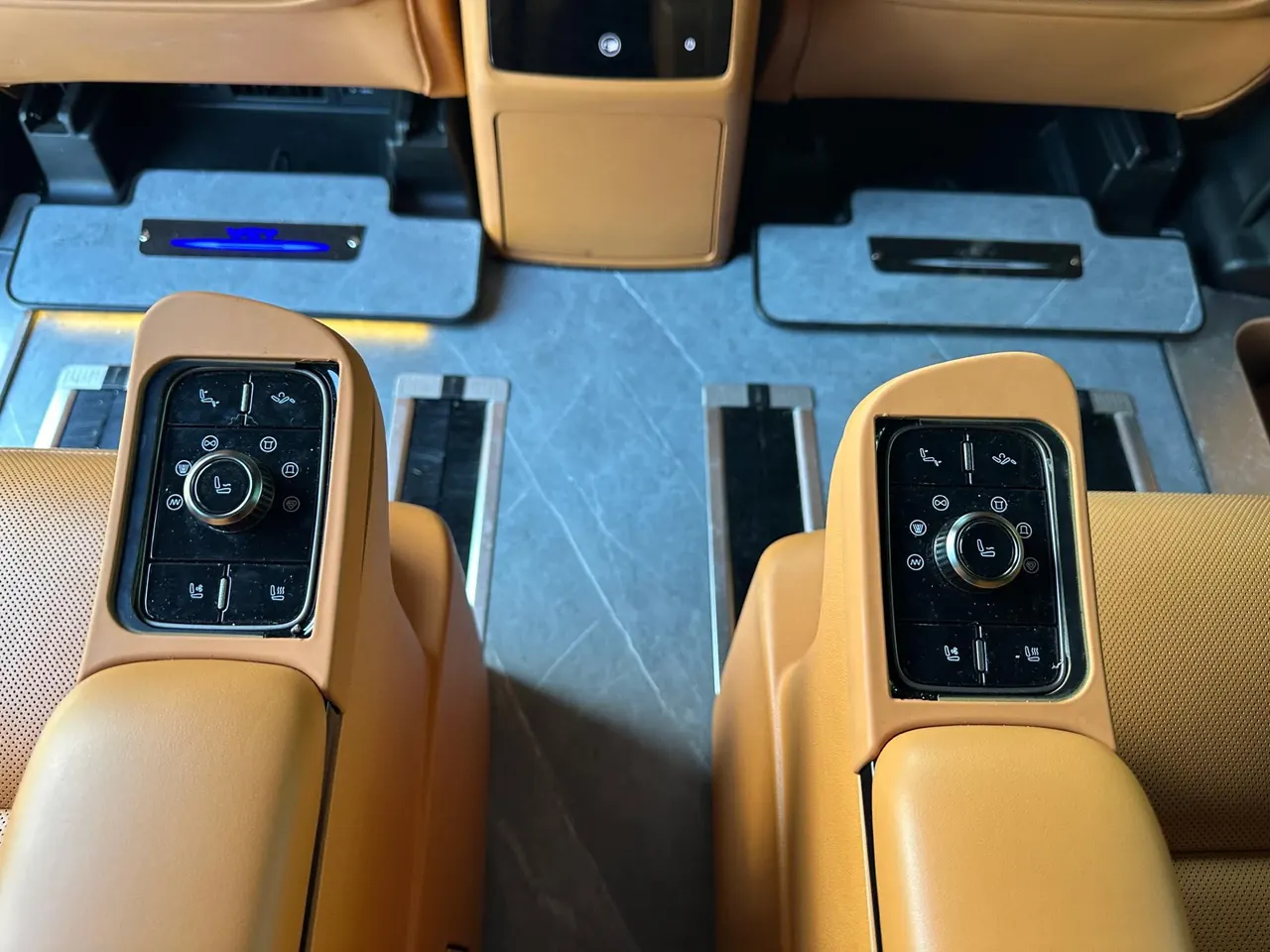 WEY 2025 VV7 Hi4 1.5T Four-Wheel-Drive Automatic Model 12