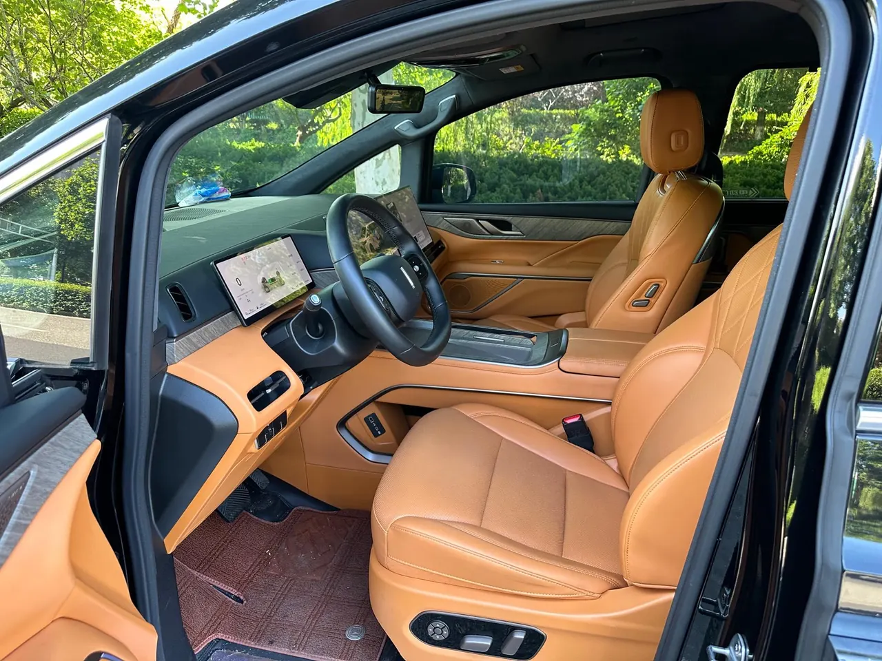 WEY 2025 VV7 Hi4 1.5T Four-Wheel-Drive Automatic Model 5