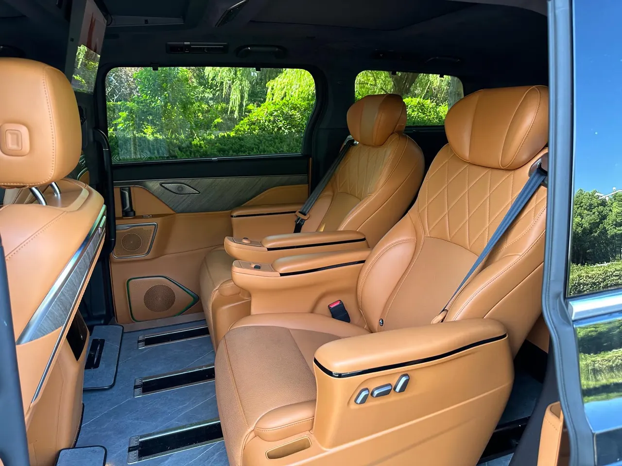 WEY 2025 VV7 Hi4 1.5T Four-Wheel-Drive Automatic Model 9