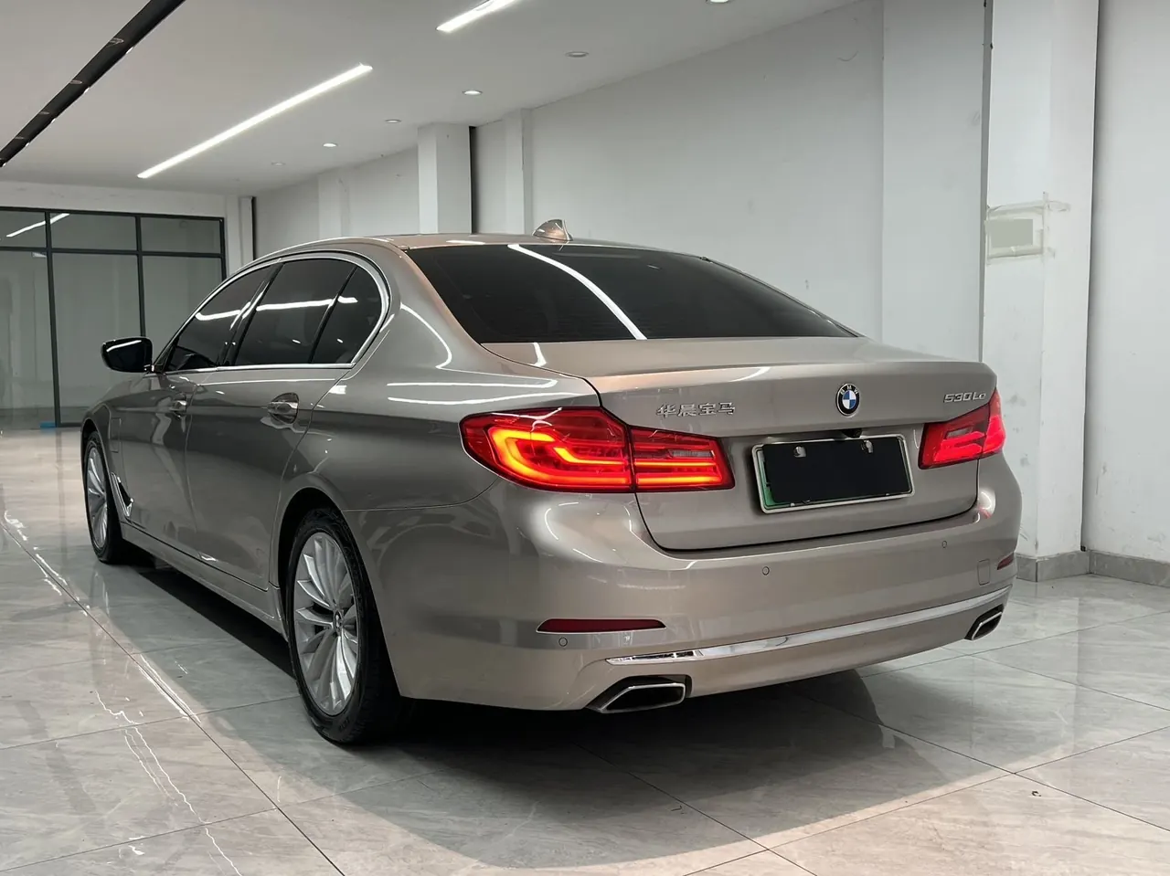 BMW 5 series new energy 2020 530Le 2.0T mileage upgraded luxury package automatic gear 14