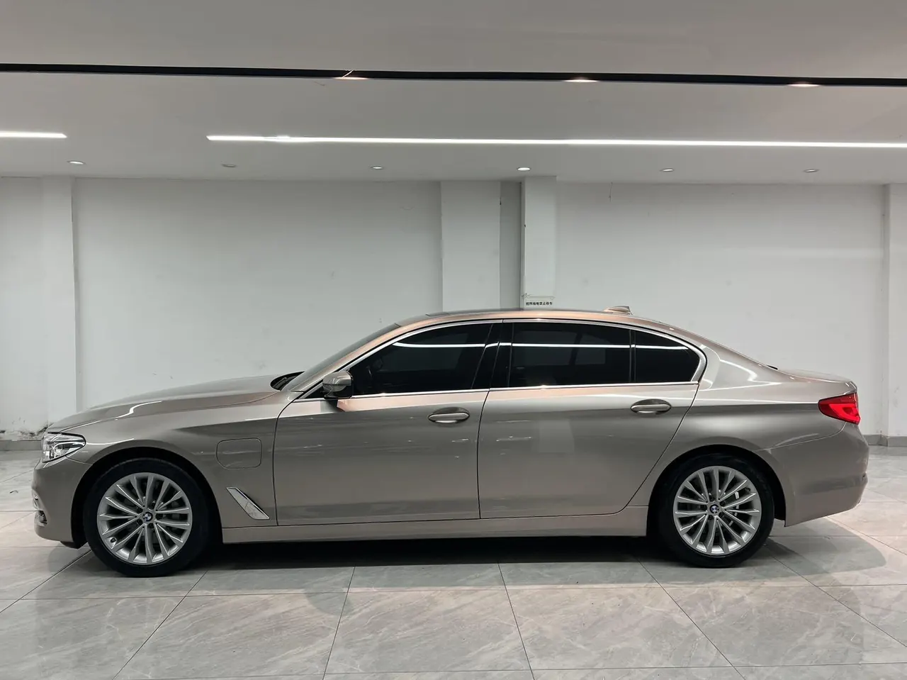BMW 5 series new energy 2020 530Le 2.0T mileage upgraded luxury package automatic gear 15
