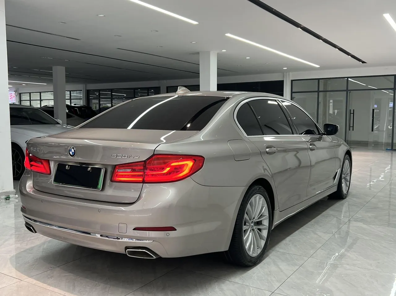 BMW 5 series new energy 2020 530Le 2.0T mileage upgraded luxury package automatic gear 16