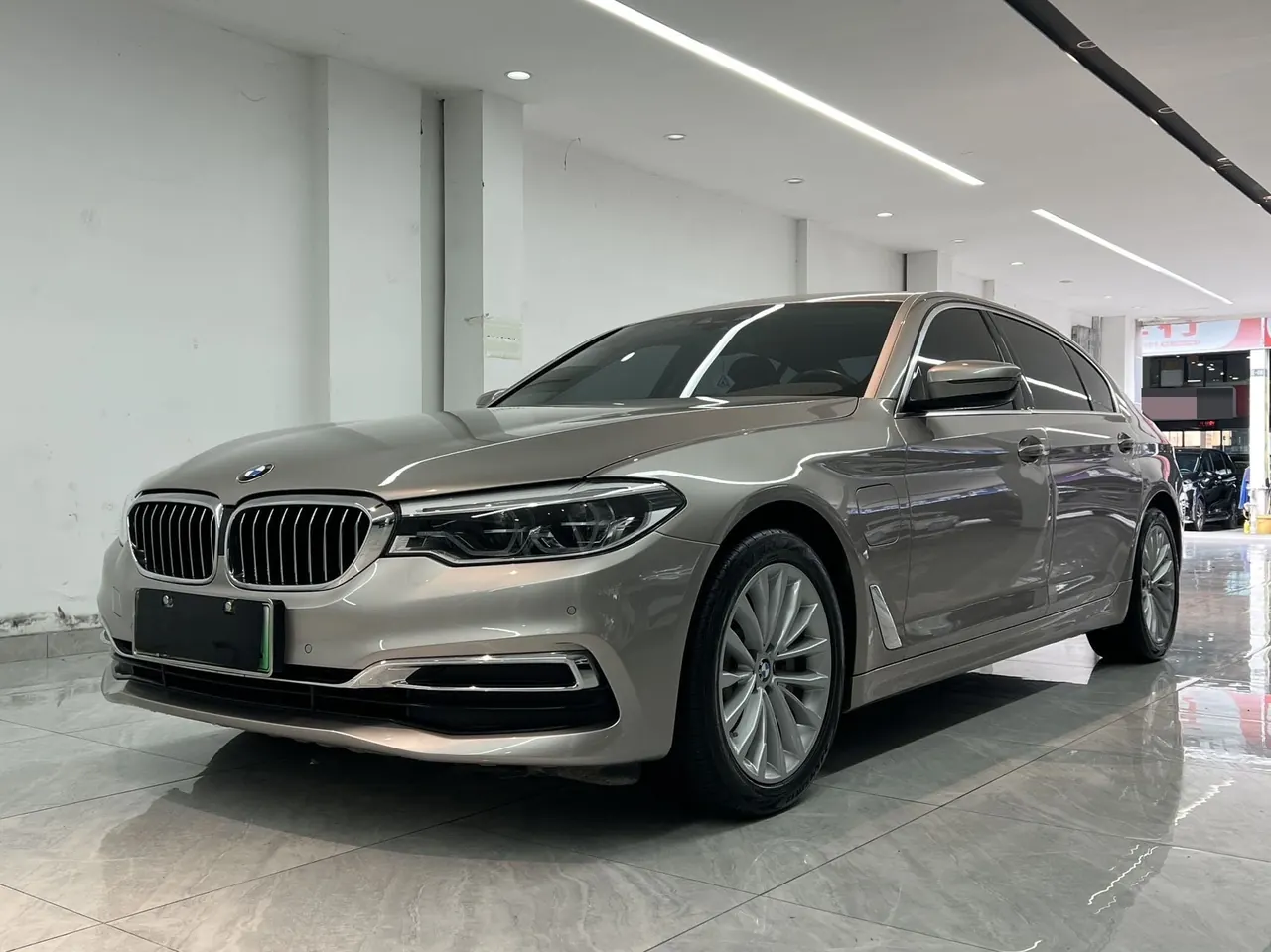 BMW 5 series new energy 2020 530Le 2.0T mileage upgraded luxury package automatic gear 4