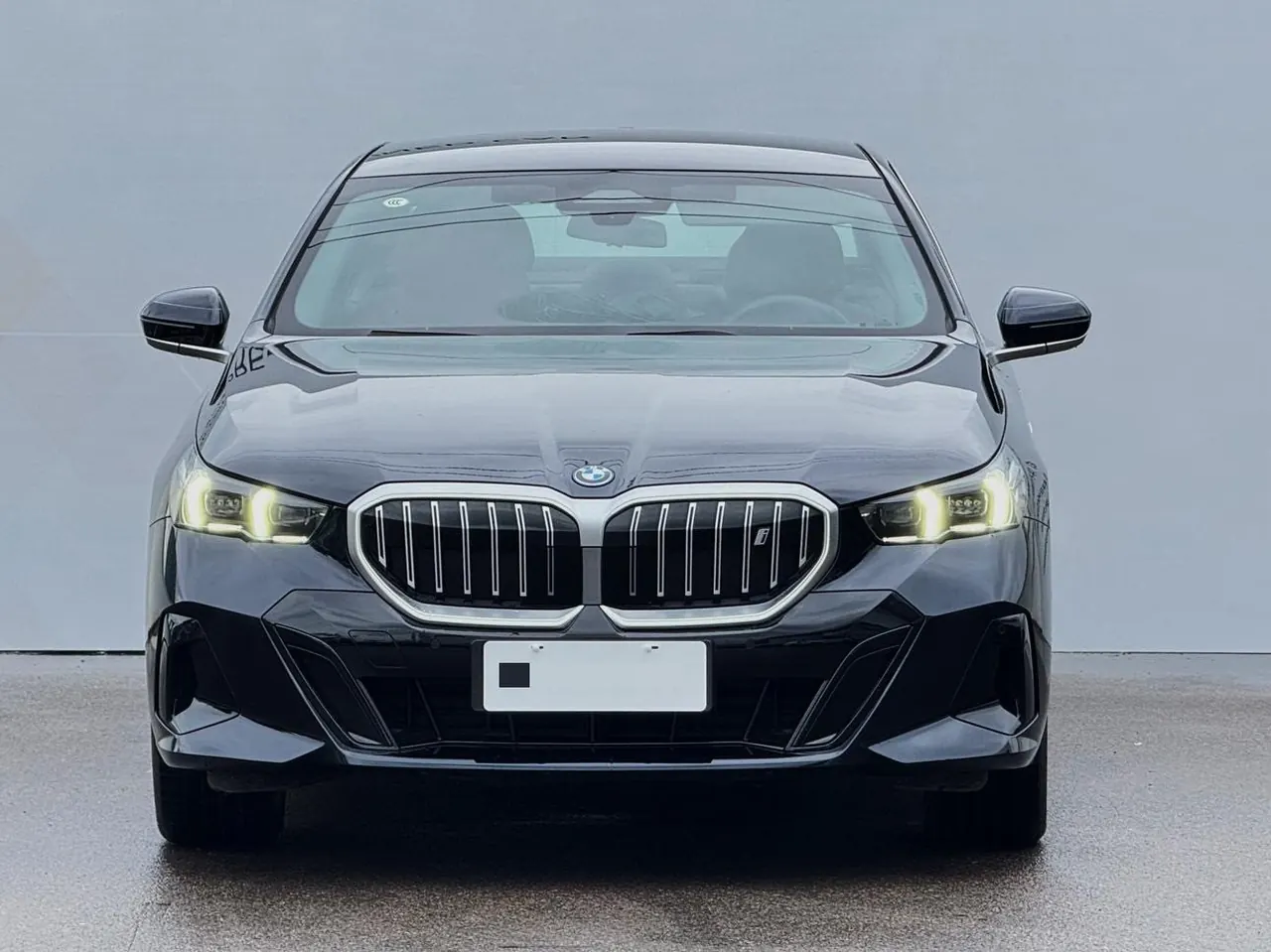 BMW 2025 i5 eDrive 35L M sports suit automatic gear 2