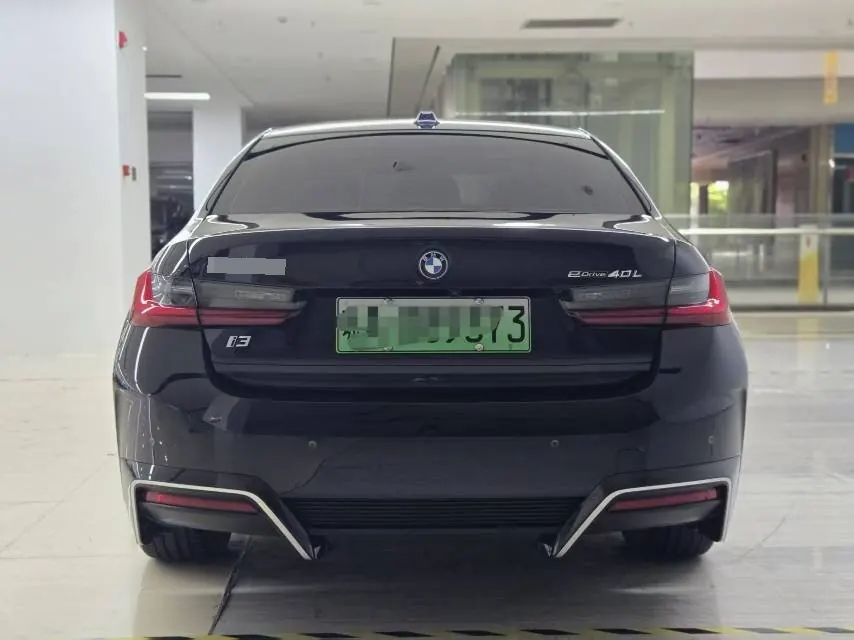BMW 2022 i3 eDrive 35L automatic gear 3