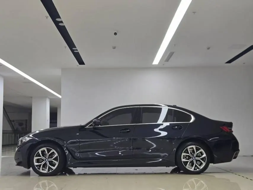 BMW 2022 i3 eDrive 35L automatic gear 4