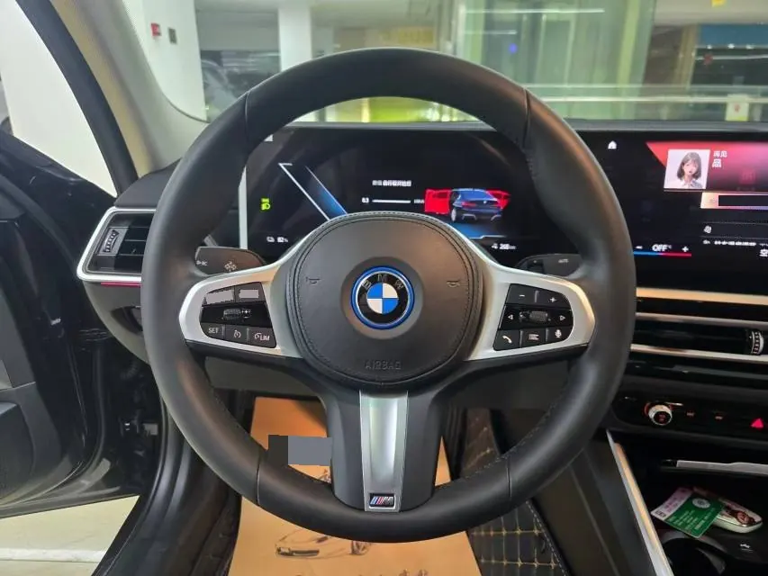 BMW 2022 i3 eDrive 35L automatic gear 5