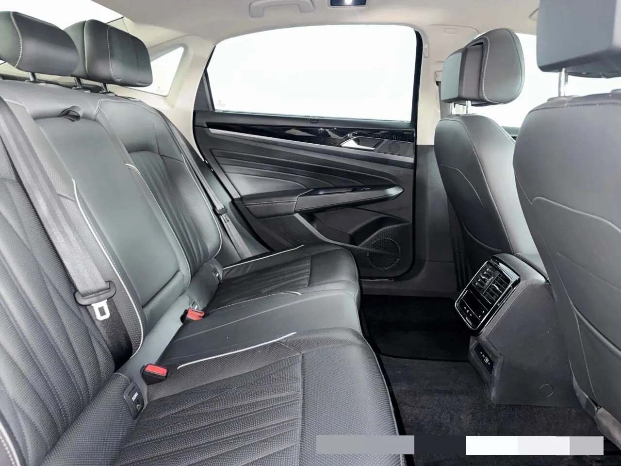 Volkswagen 2022 Passat 2.0TSI 330TSI Star Deluxe Edition Automatic Transmission 7