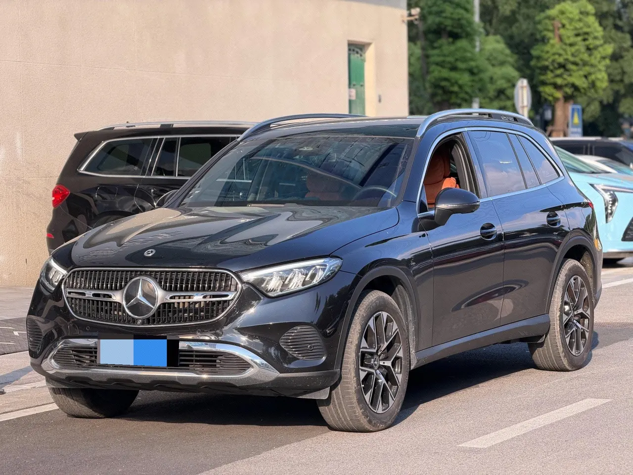 Open image lightbox: Mercedes Benz 2025 GLC 260 L 4MATIC 48V 2.0T Dynamic 5-seat Automatic Gear