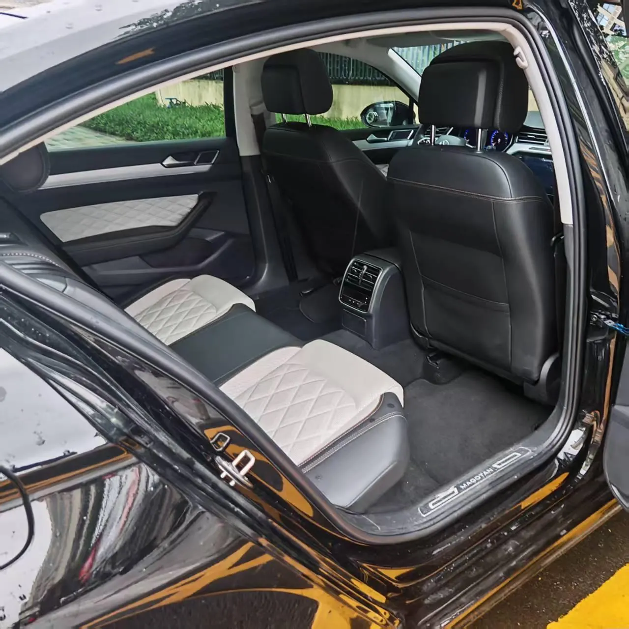 Volkswagen 2025 Magotan 2.0TSI 330TSI 2 million luxury automatic gear 3