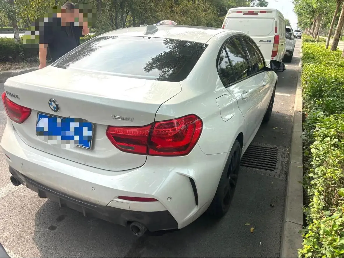 BMW 1 Series 2022 125i 2.0T M Sports Obsidian Night Edition Automatic Gear 2