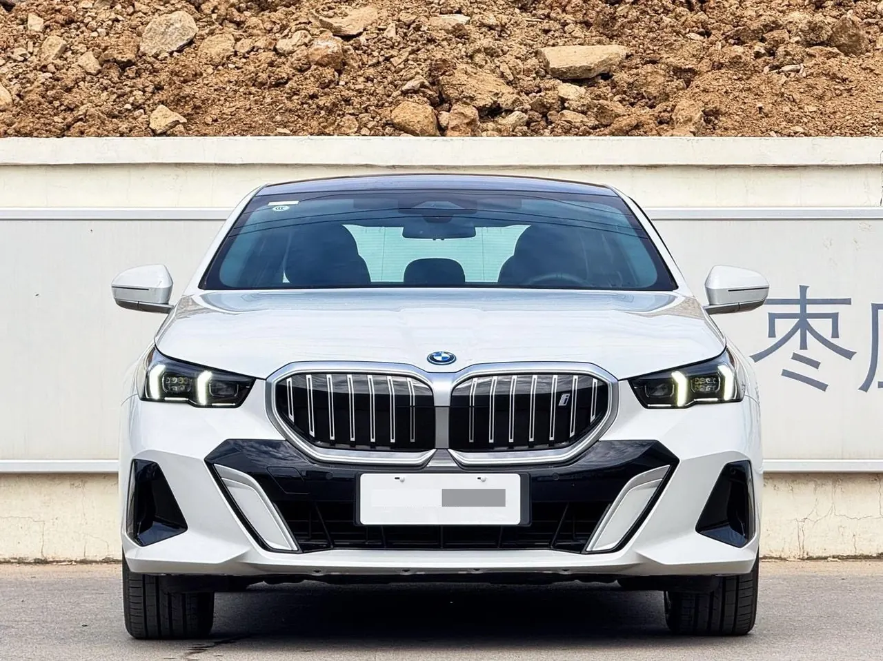 BMW 2025 i5 eDrive 35L M sports suit automatic gear 2