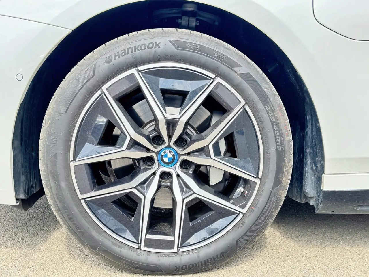 BMW 2025 i5 eDrive 35L M sports suit automatic gear 7