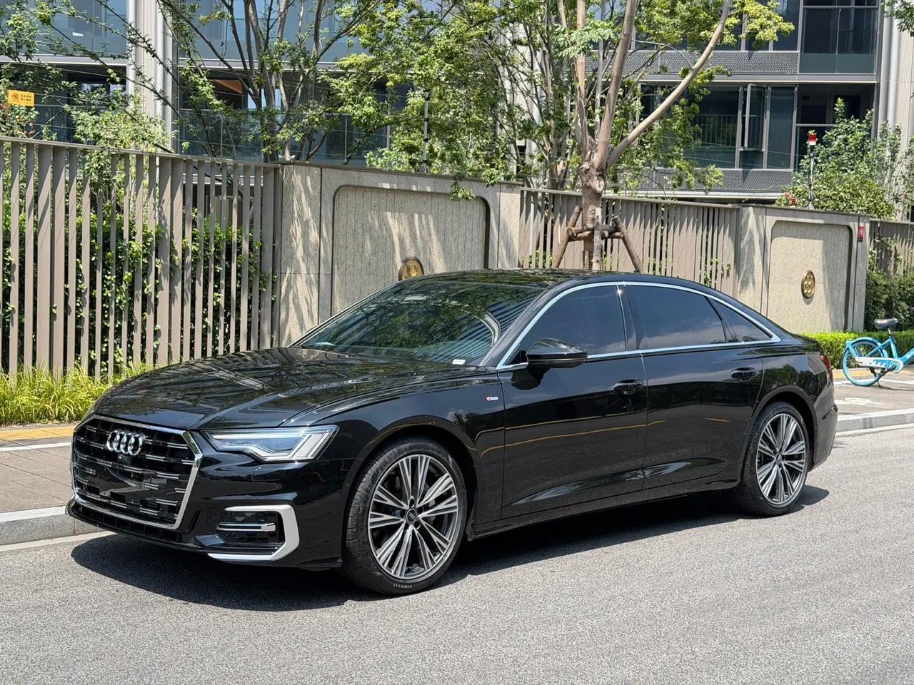 Open image lightbox: Audi 2025 A6L 2.0TFSI 45TFSI Selected Dynamic (Modified) Automatic Gear