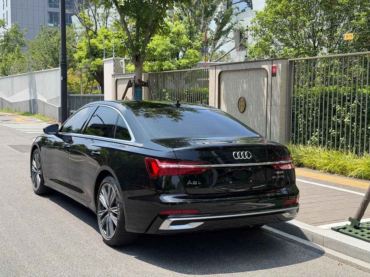 Audi 2025 A6L 2.0TFSI 45TFSI Selected Dynamic (Modified) Automatic Gear 4