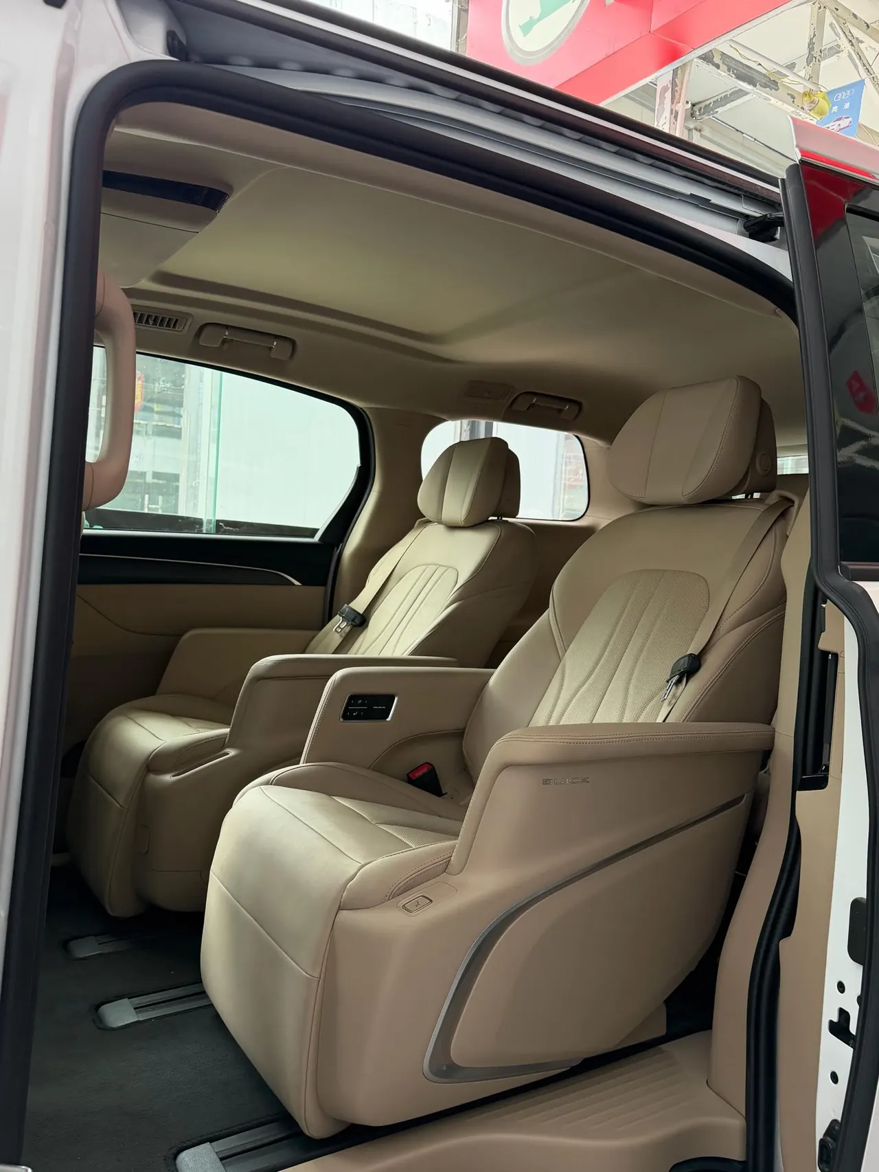 Buick 2025 GL8 Lu Shang 1.5T Premium Edition 7-seat Automatic Gear 4