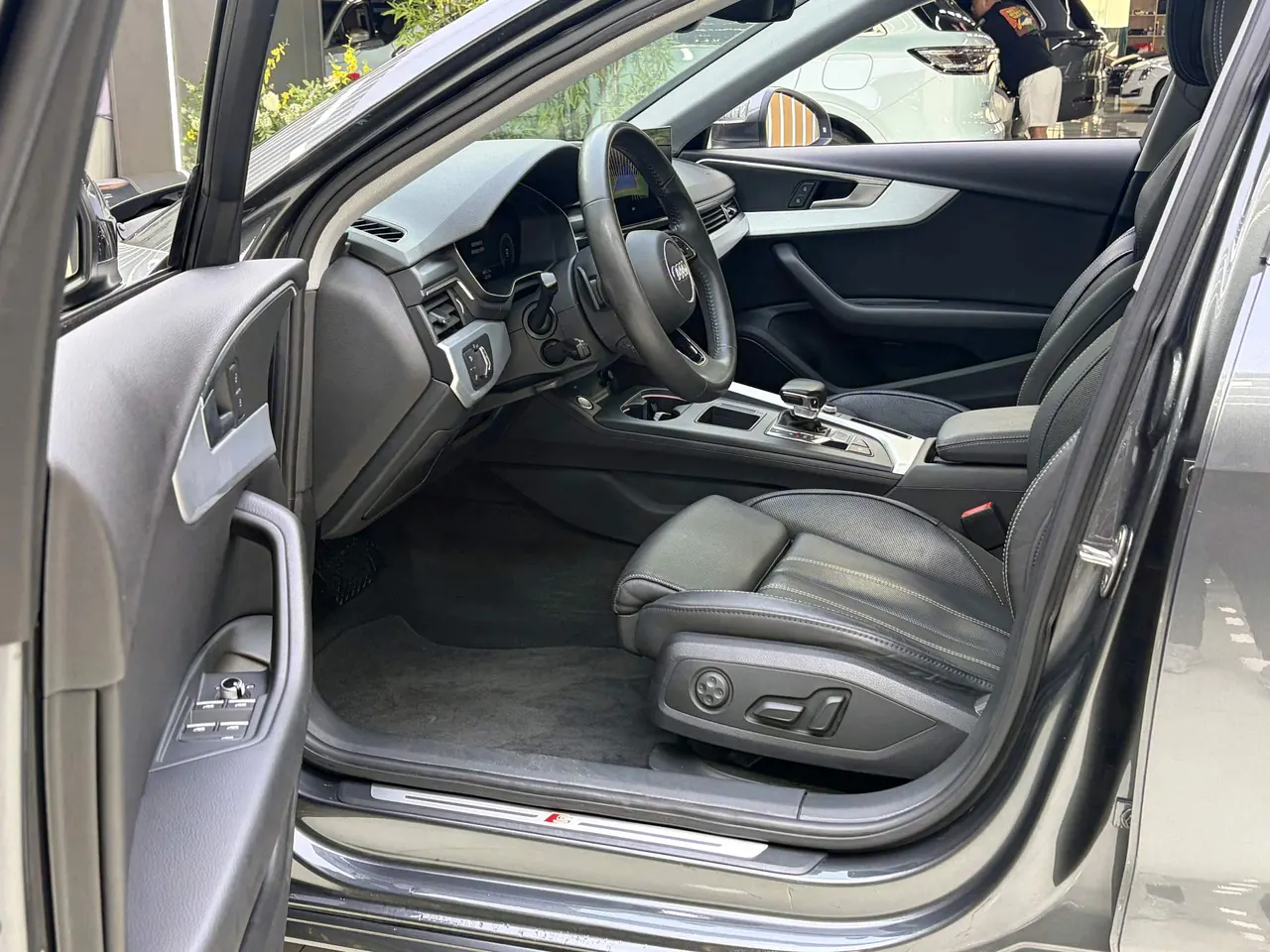 Audi 2020 A4L 2.0TFSI 40TFSI Deluxe Dynamic Automatic 4