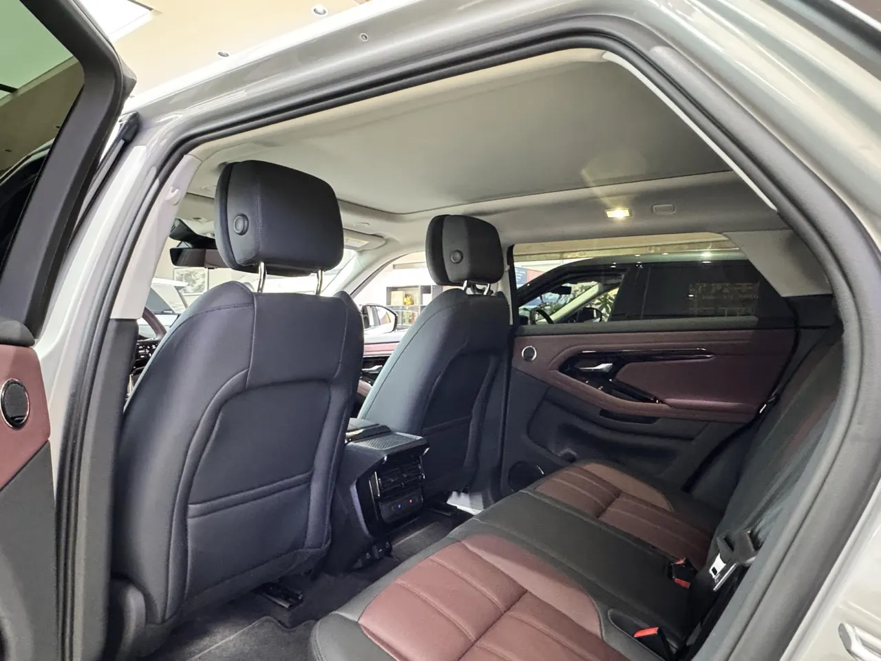Land Rover 2024 evoque L 48V 2.0T 249PS automatic gear 3