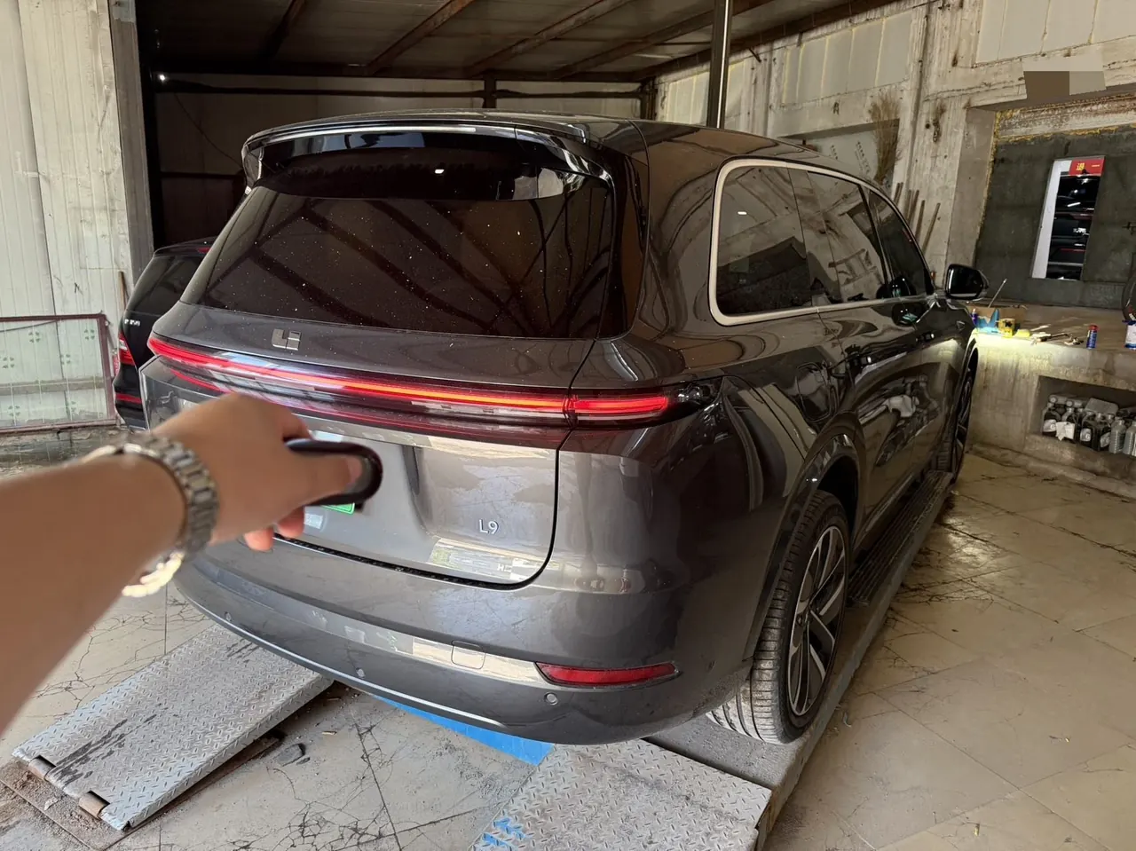 Li 2024 L9 Ultra automatic gear 3
