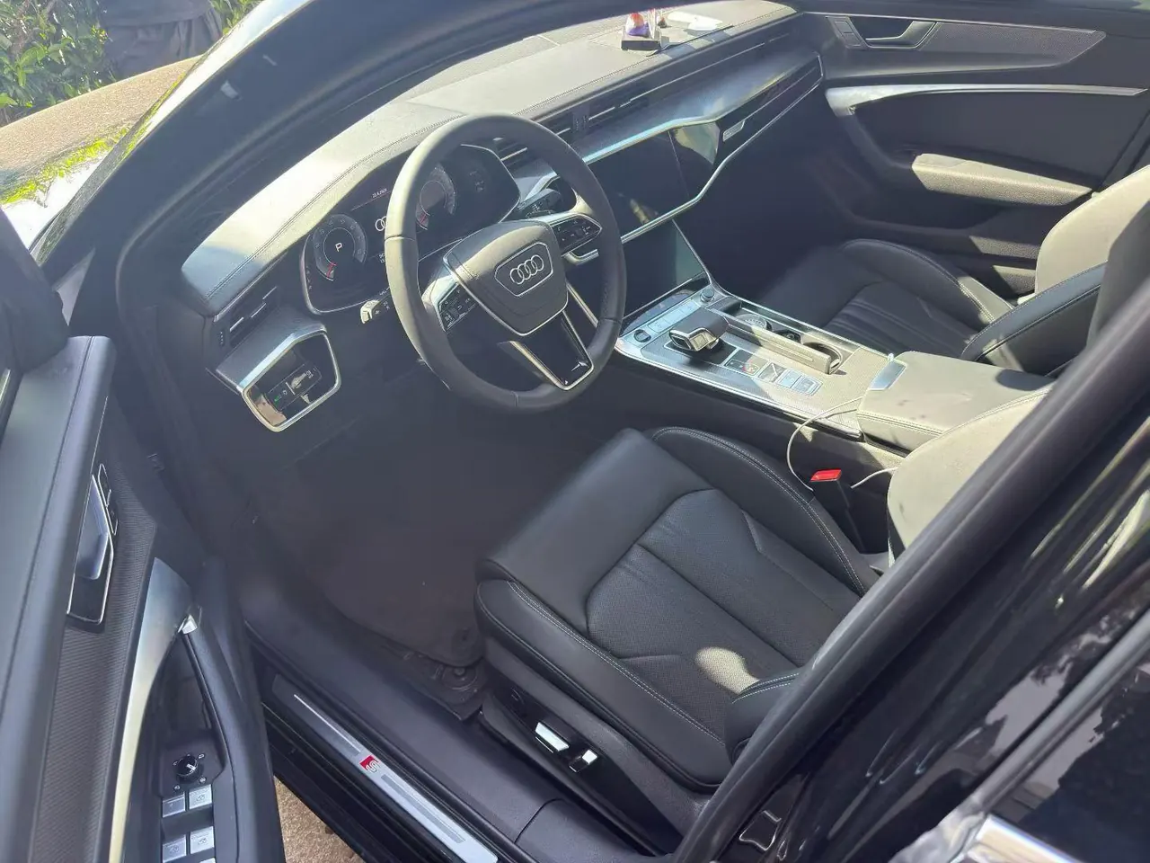 Audi 2025 A6L 2.0TFSI 40TFSI Deluxe Dynamic Automatic 3