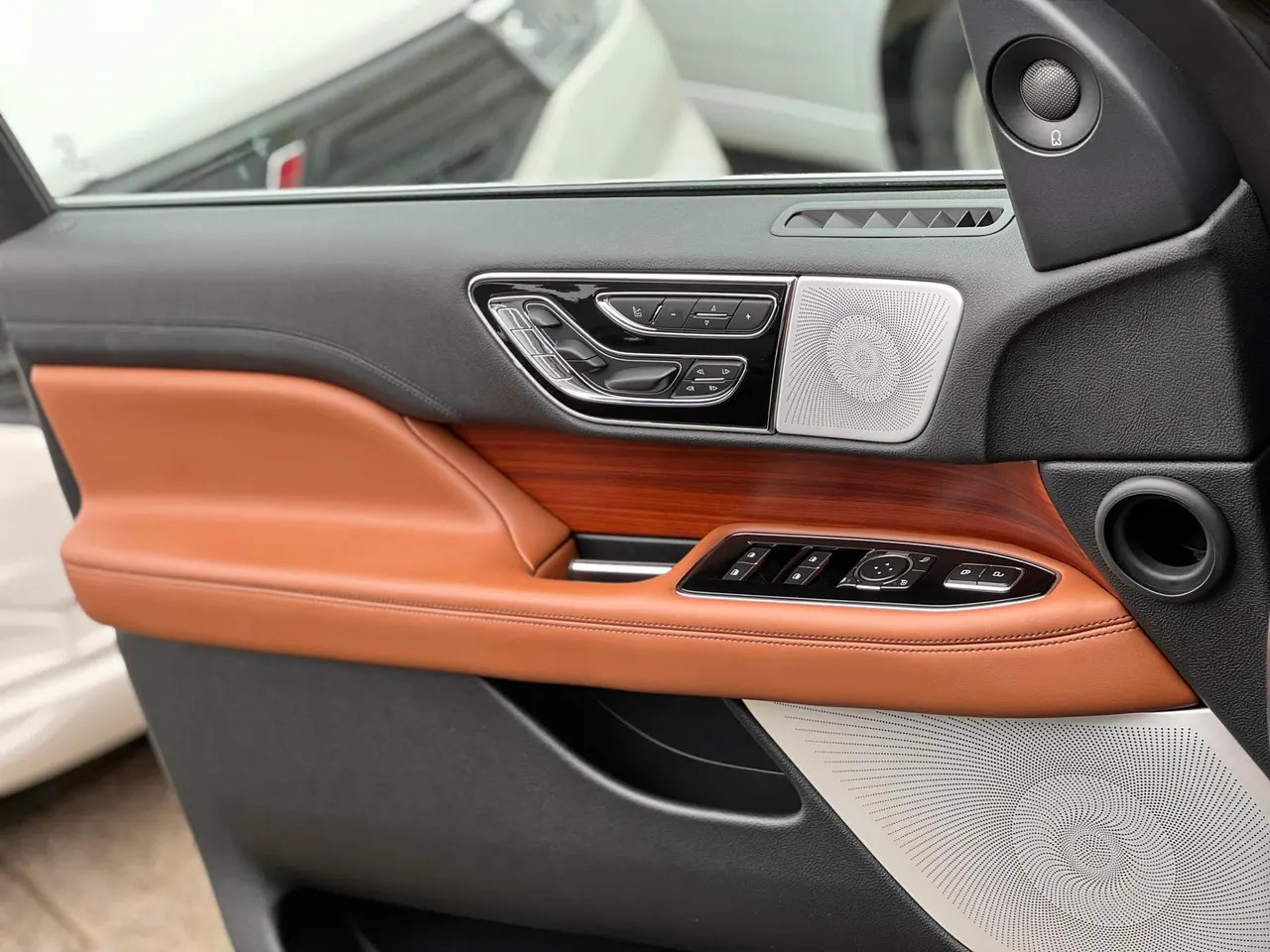 Lincoln Navigator (Imported) 2020 Navigator 3.5T Distinguished Edition Automatic Gear 8