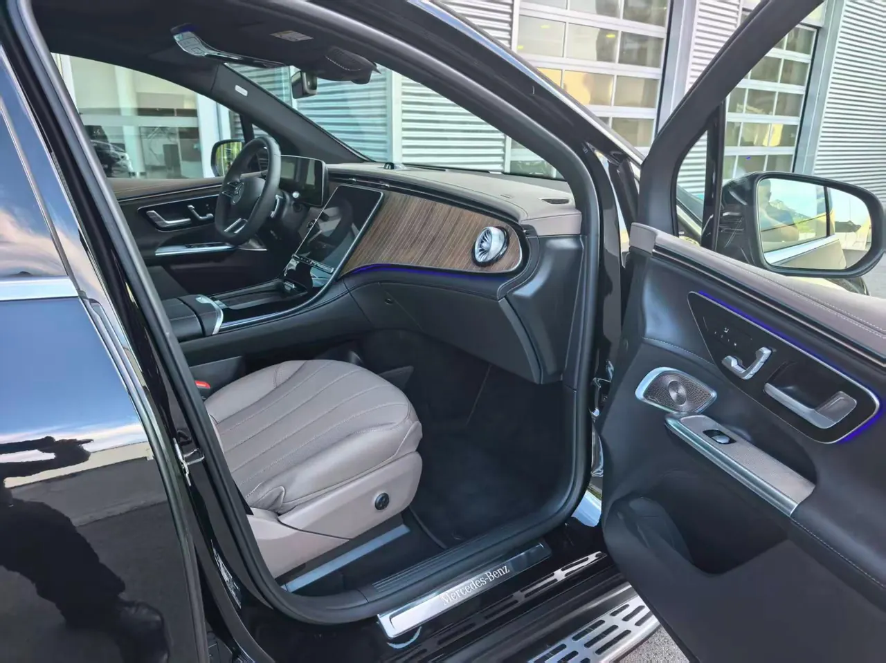 Mercedes Benz 2024 EQE SUV 500 4MATIC EQE SUV 500 4MATIC Deluxe Edition Automatic 6