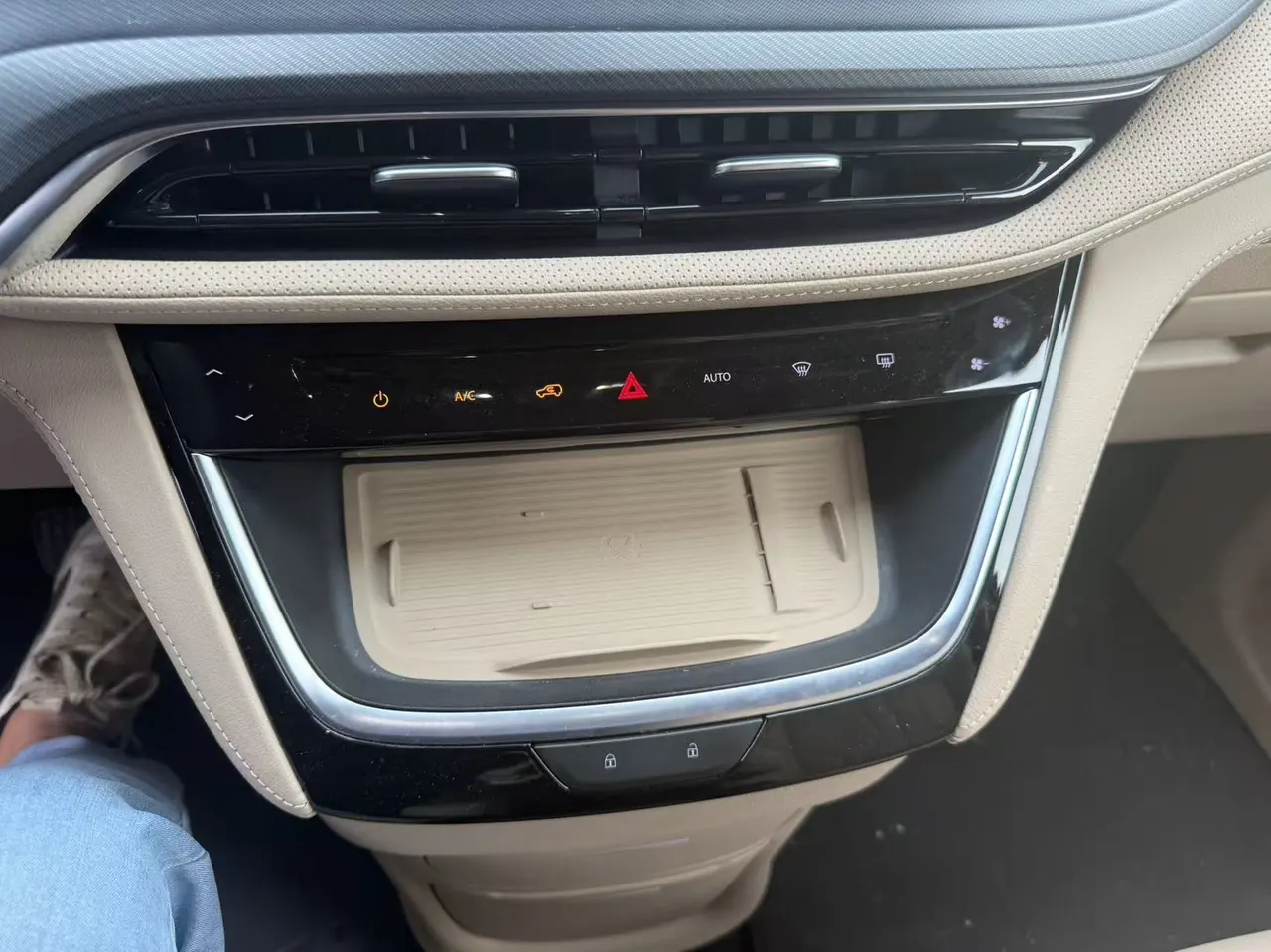 Buick 2025 GL8 Lu Shang 1.5T Premium Edition 7-seat Automatic Gear 3