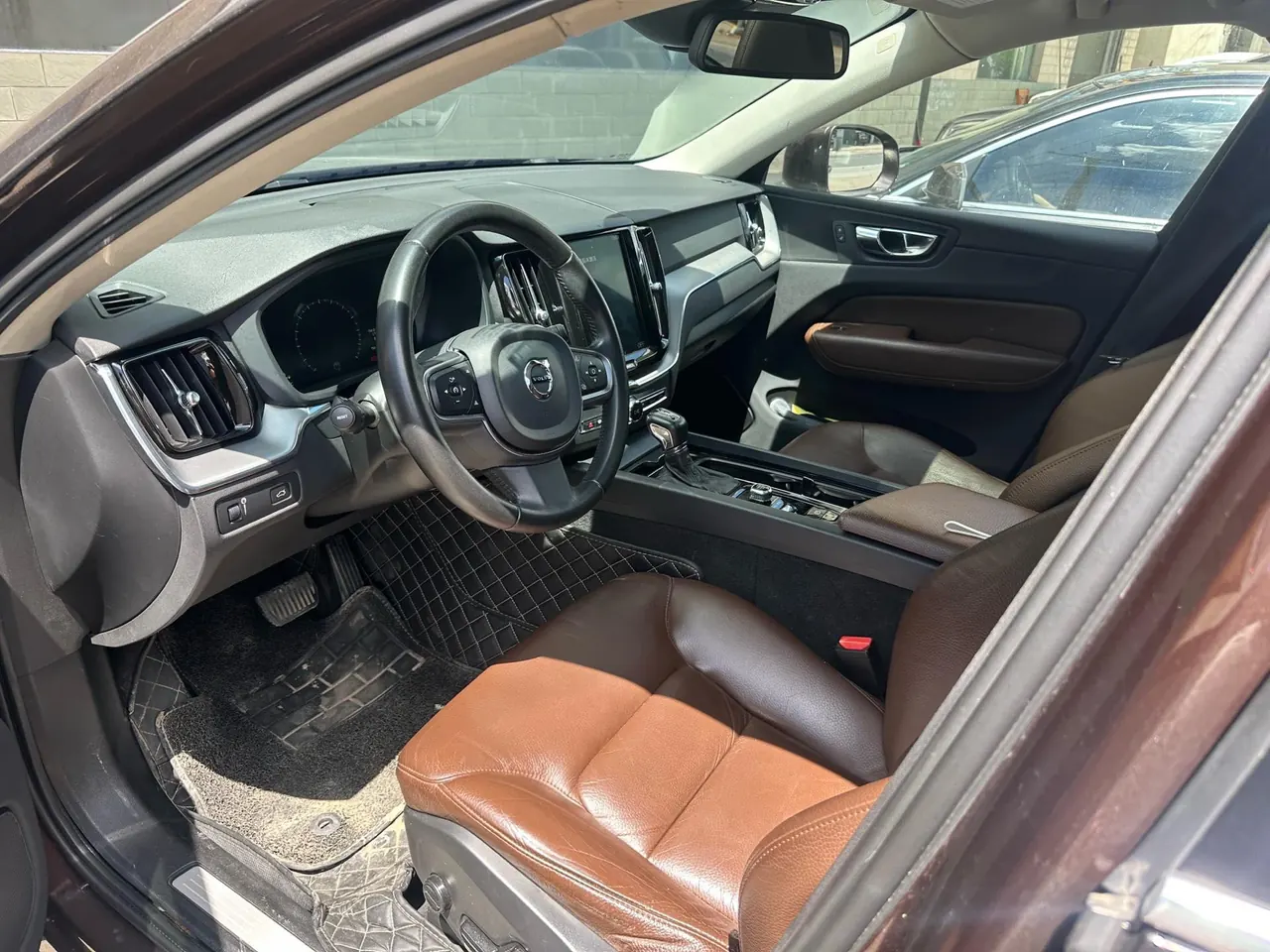 Volvo 2020 XC60 2.0T T5 4-wheel drive smart luxury automatic gear 3