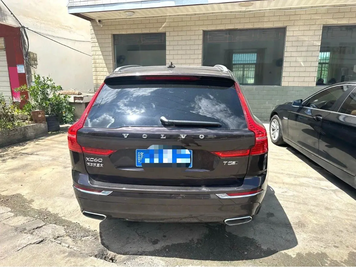 Volvo 2020 XC60 2.0T T5 4-wheel drive smart luxury automatic gear 8