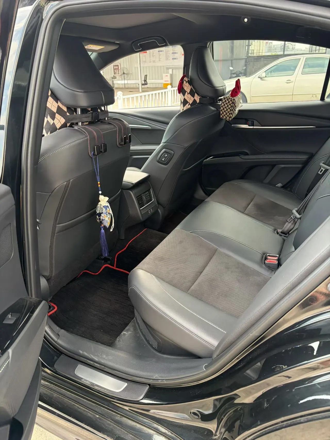 Toyota 2024 Camry Dual Engine 2.0HS Stepless Sports Edition Automatic Gear 3