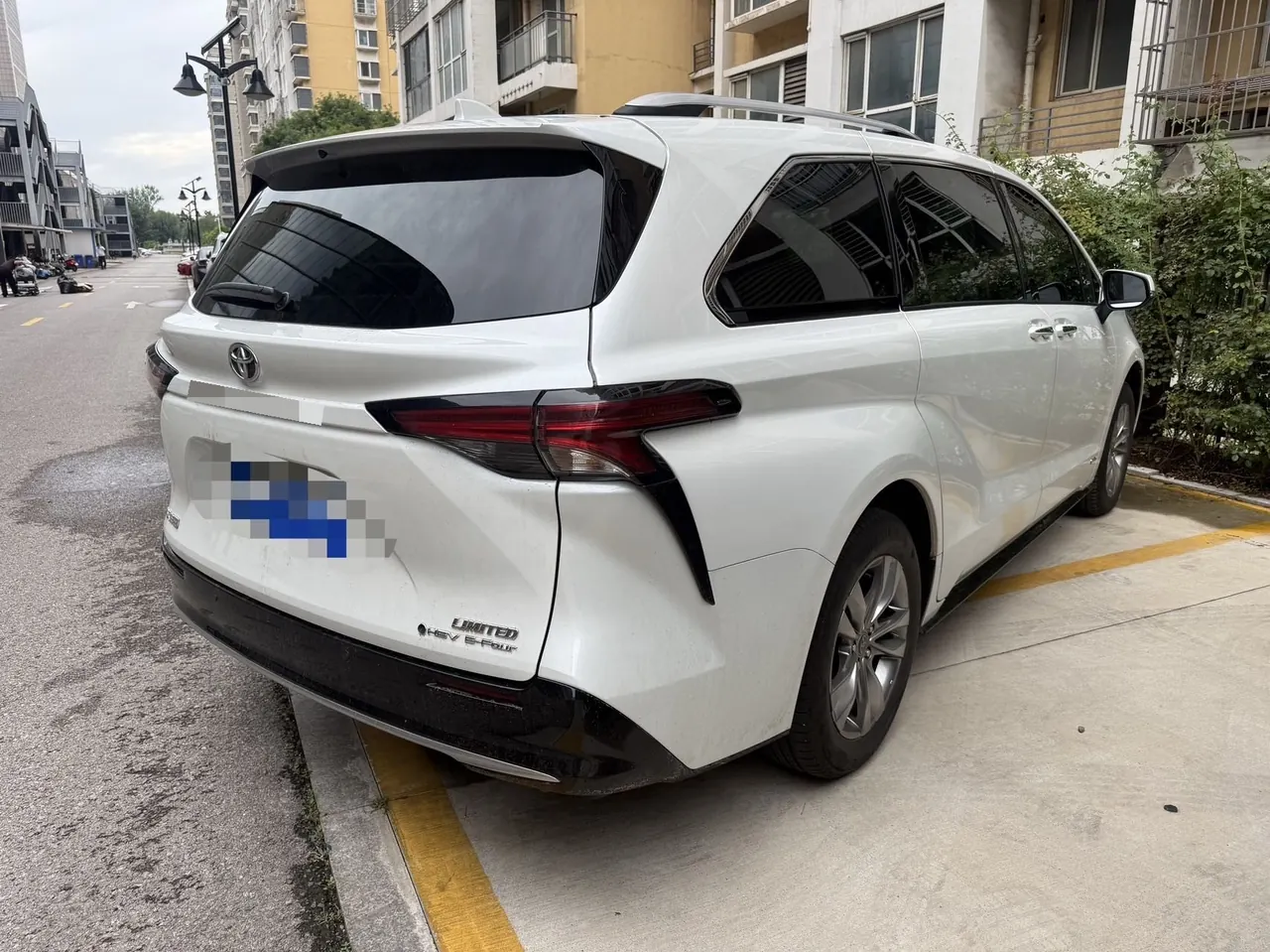 Toyota 2024 Sana 2.5 Stepless Four-wheel Drive Premium Edition Automatic Transmission 3