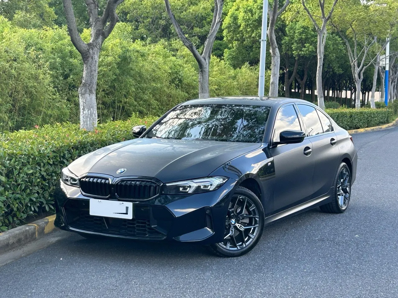 Open image lightbox: BMW 3 Series 2025 model 330i 2.0T M Sport Night Edition with automatic transmission