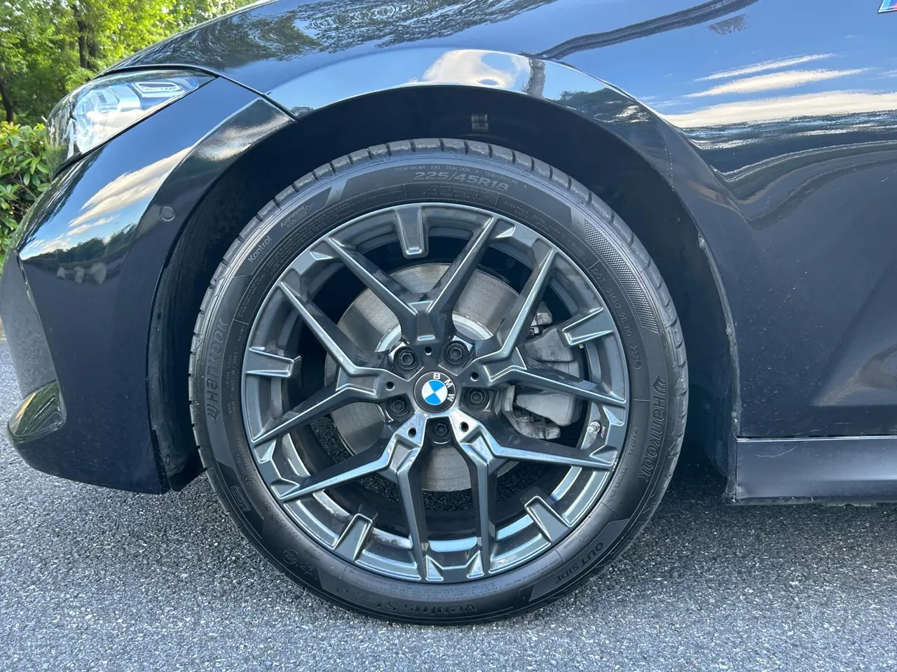 BMW 3 Series 2025 model 330i 2.0T M Sport Night Edition with automatic transmission 6