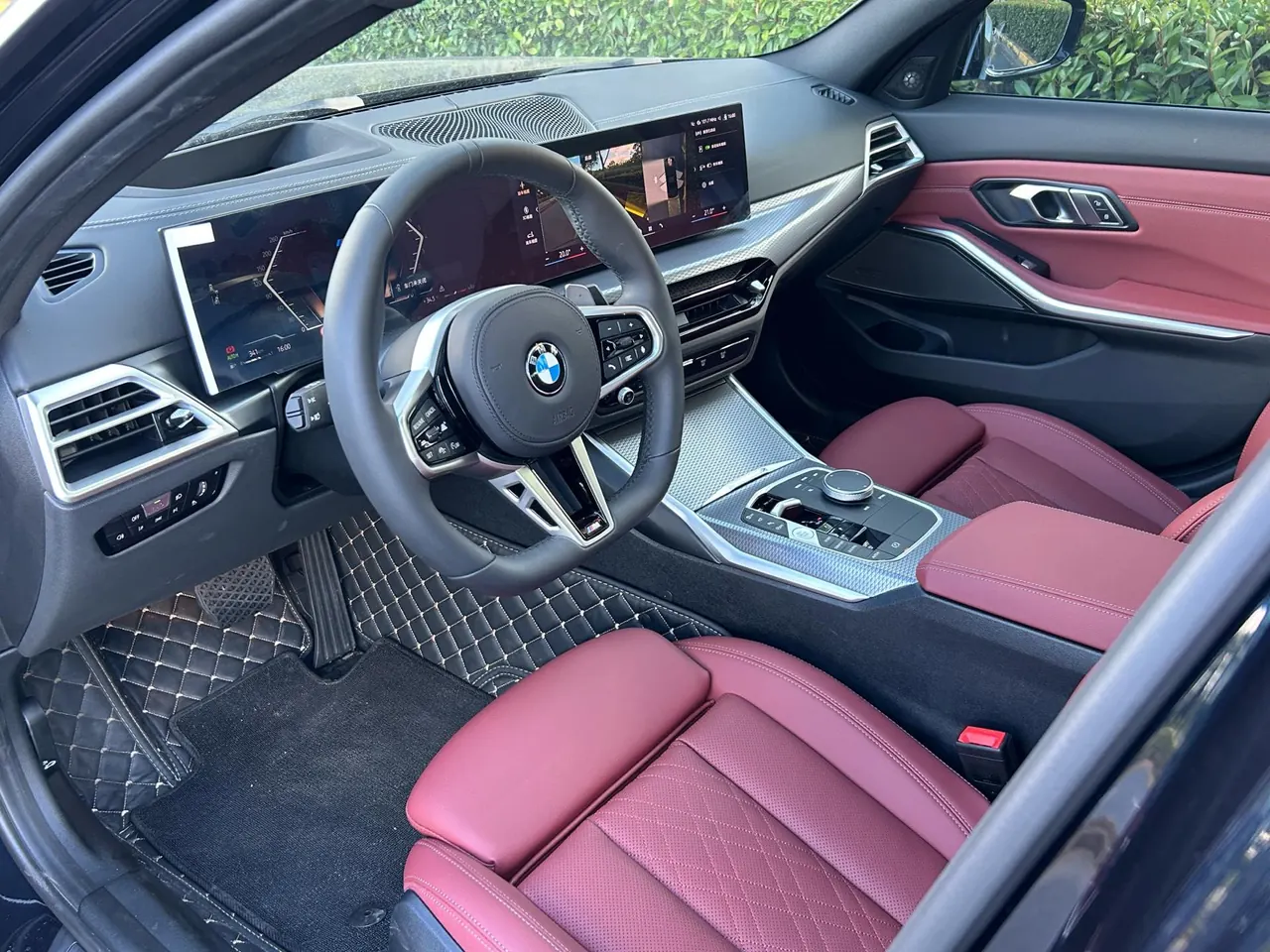 BMW 3 Series 2025 model 330i 2.0T M Sport Night Edition with automatic transmission 8