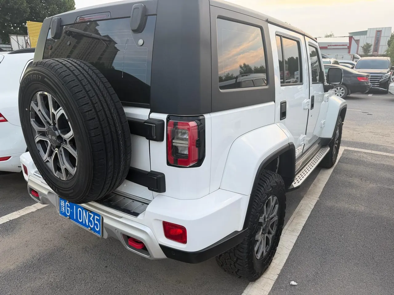 Beijing 2020 BJ40 2.0T 4-wheel drive city hunter version chivalrous automatic gear 6