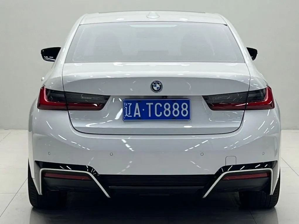 BMW 2024 i3 eDrive 35 L automatic gear 3