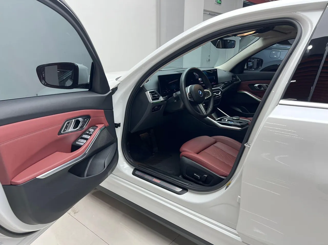 BMW 2024 i3 eDrive 35 L automatic gear 5