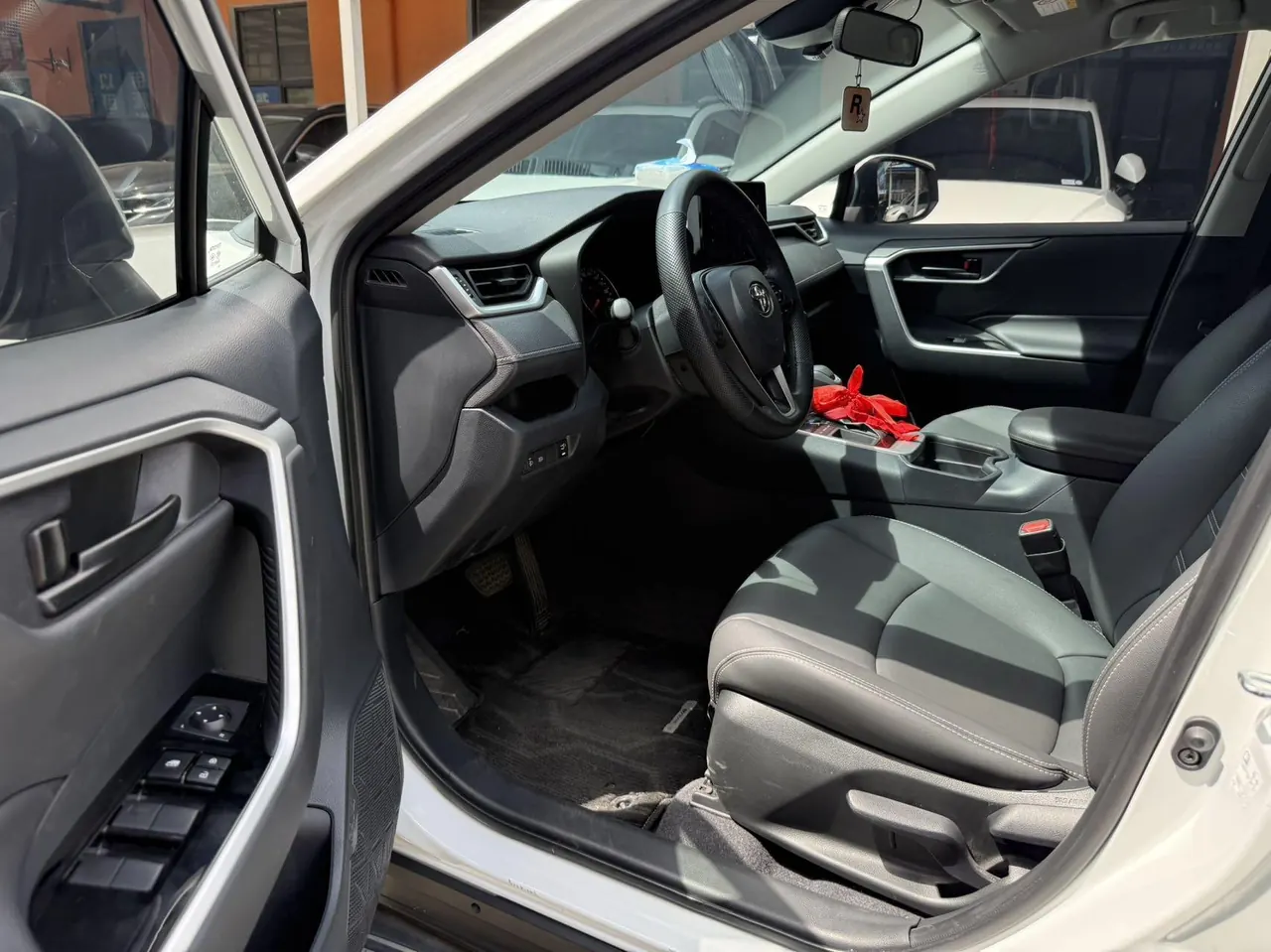 Toyota 2024 RAV4 Rongbo 2.0 Stepless Two-Drive City Edition Automatic Gear 4
