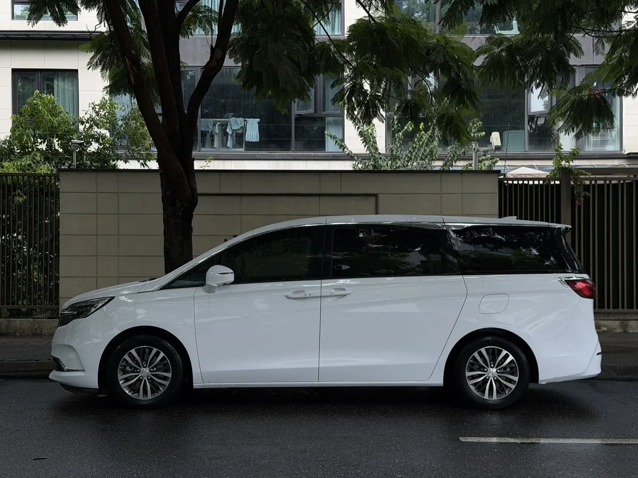 Buick 2020 GL8 ES Lu Zun 2.0T 653T Comfortable Automatic Gear 6