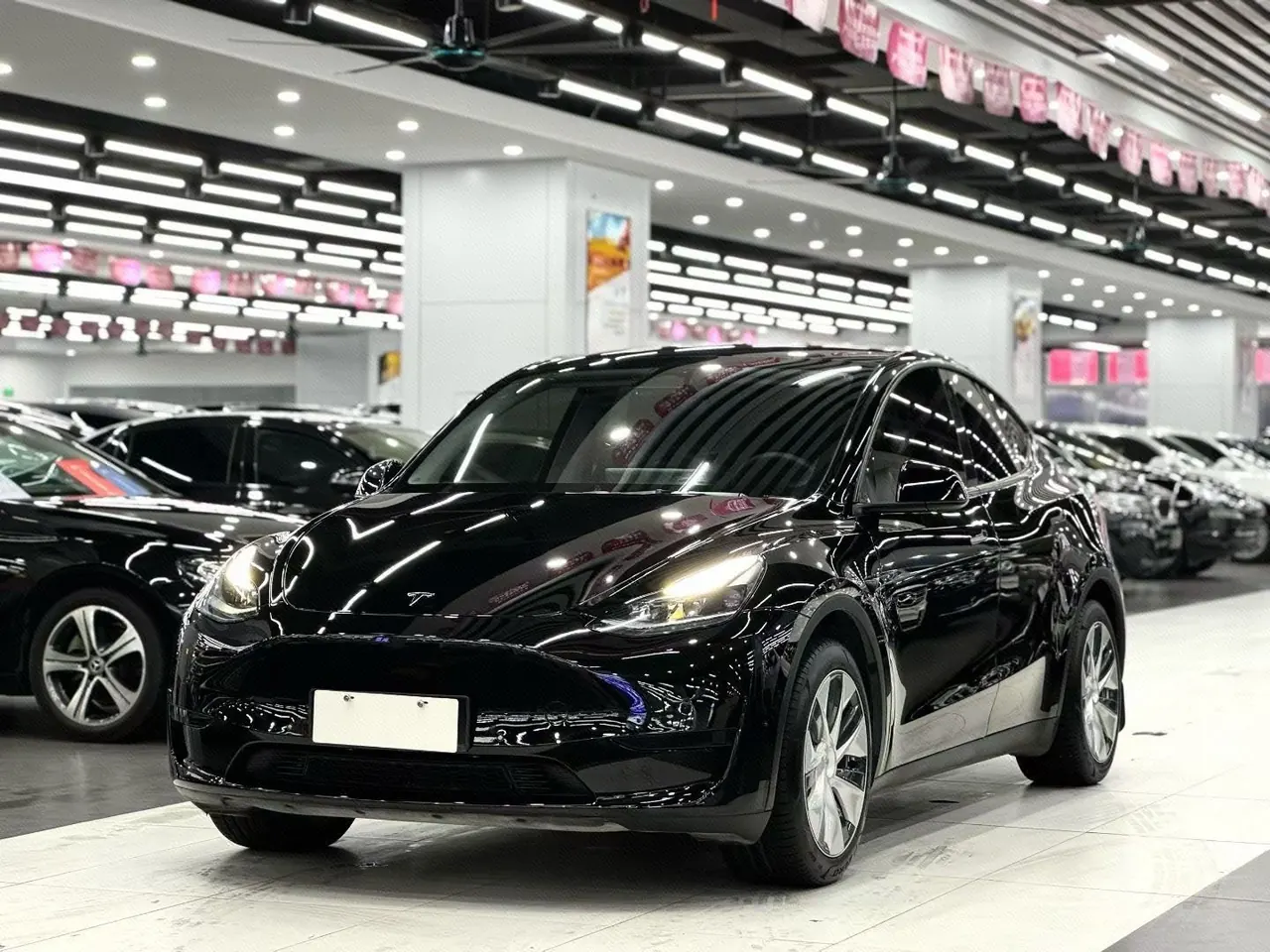 Open image lightbox: Tesla 2022 Model Y rear-wheel drive version (facelift) automatic gear