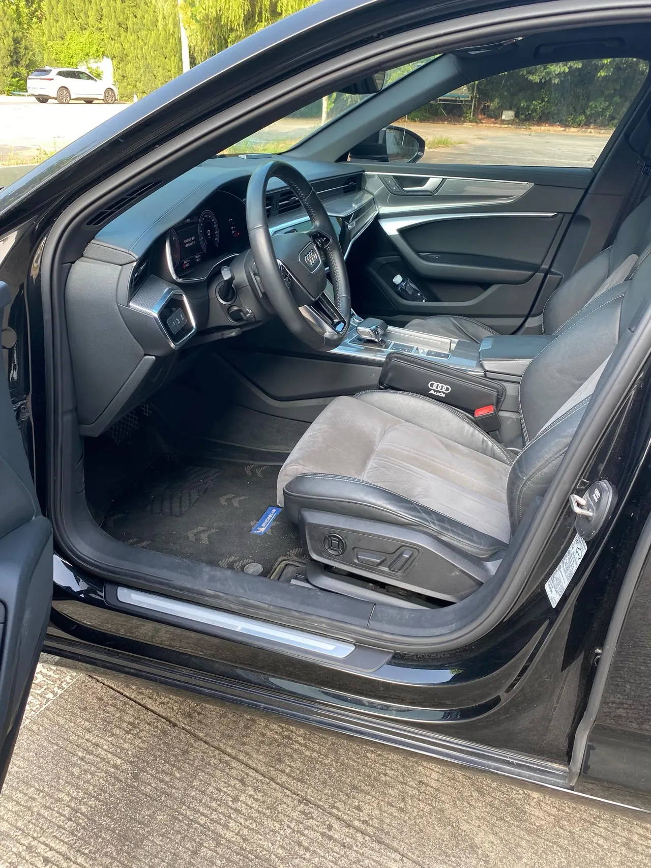 Audi 2020 A6L 2.0TFSI 40TFSI Deluxe Dynamic Automatic 2