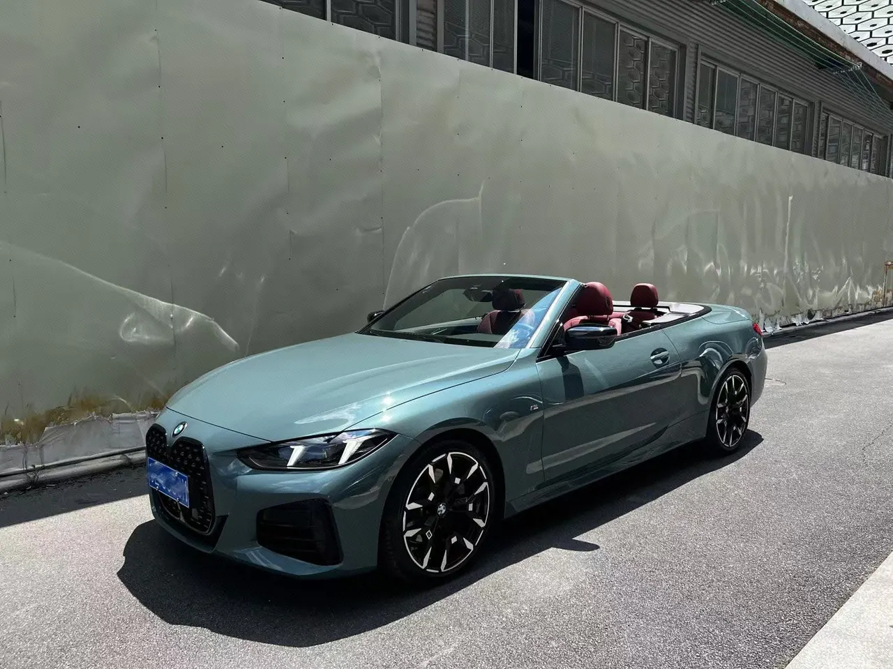 打开图片灯箱:BMW 4 Series (Imported) 2024 430i Convertible Coupe 2.0T M Sports Obsidian Night Suit Automatic Gear