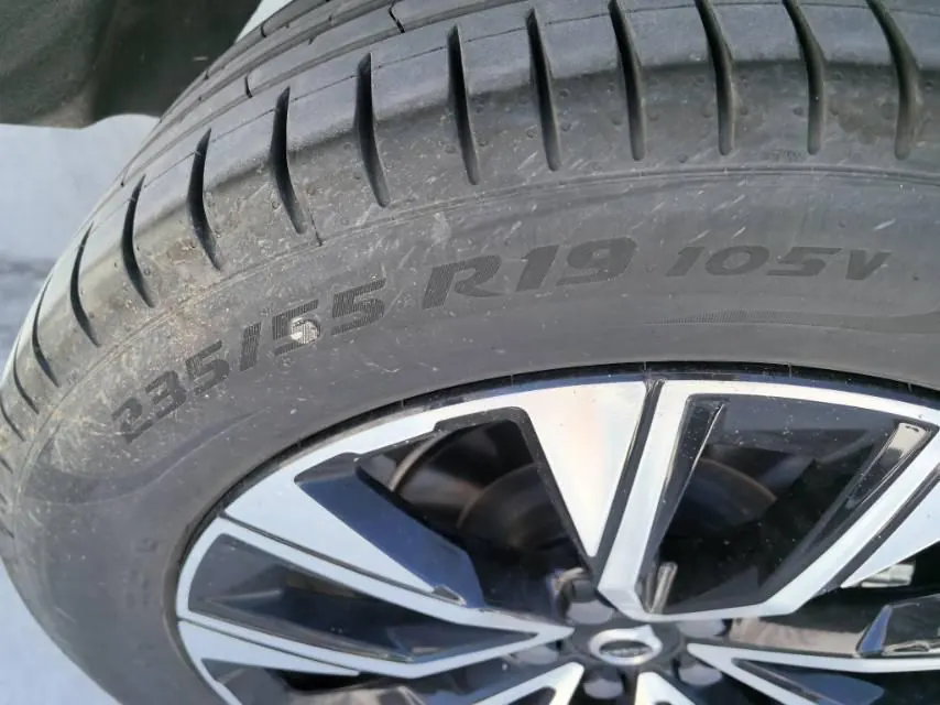Volvo 2024 XC60 48V 2.0T B5 4-wheel drive Zhiyuan Deluxe Edition Automatic Gear 3