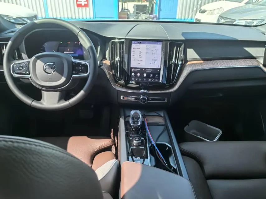 Volvo 2024 XC60 48V 2.0T B5 4-wheel drive Zhiyuan Deluxe Edition Automatic Gear 4